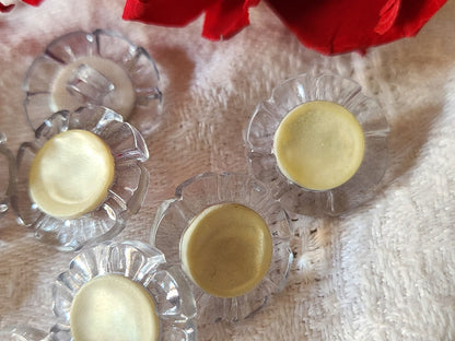 Lot 10 boutons vintage effet fleur coeur nacré pied 1,8 cm acrylique ref 2906