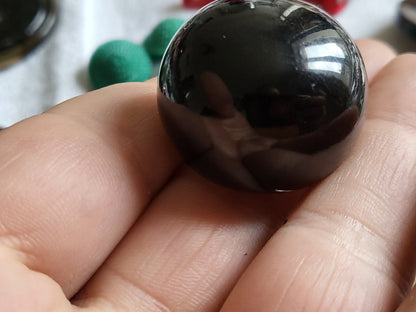 Volumineux bouton ancien boule noir pied 2,8 cm hauteur 2 cm D15K