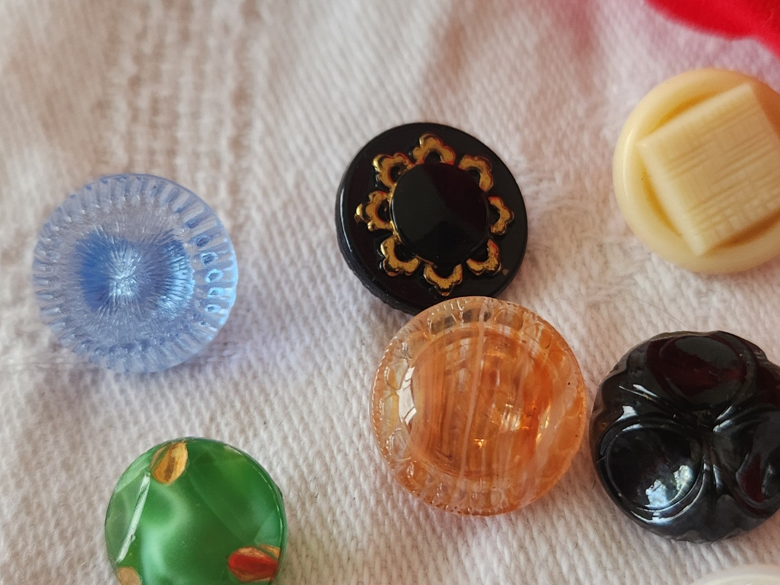 Lot 10 boutons anciens en verre multicolore  panaché 1  à 1,4 cm ref 6428