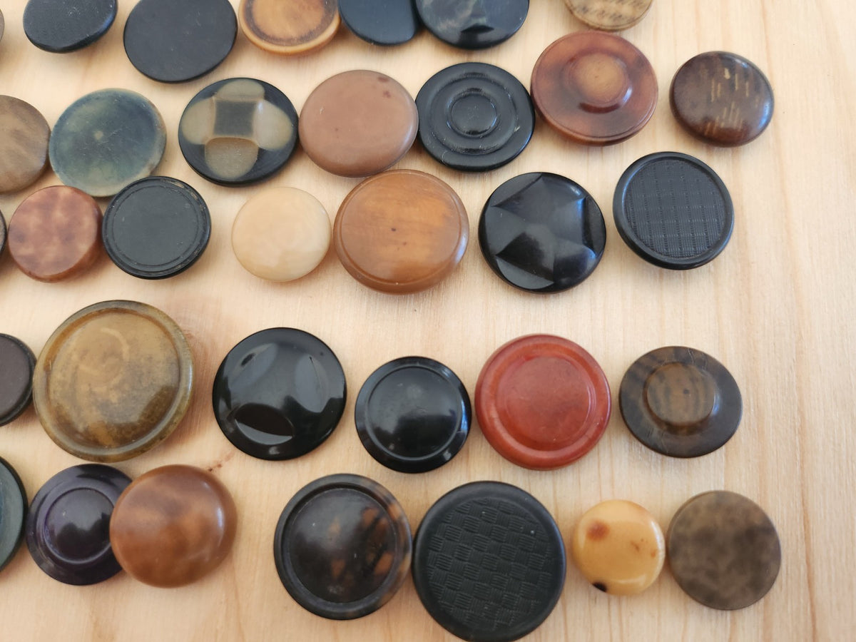 Lot 100 boutons anciens en corozo à pied 1 cm à 2 cm N°2 T10
