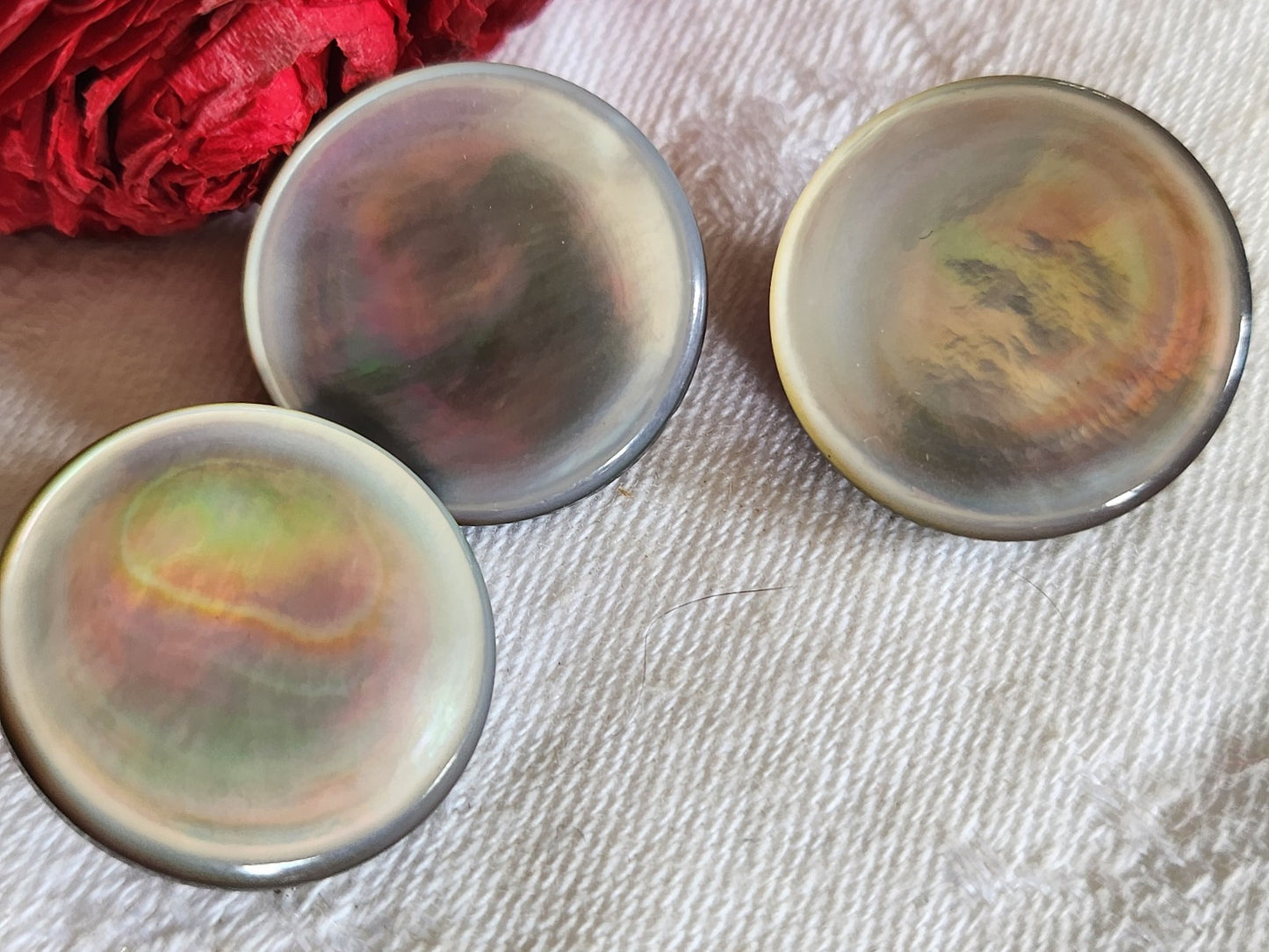 Trio boutons anciens en nacre vintage à  pied  2,2 cm D14I