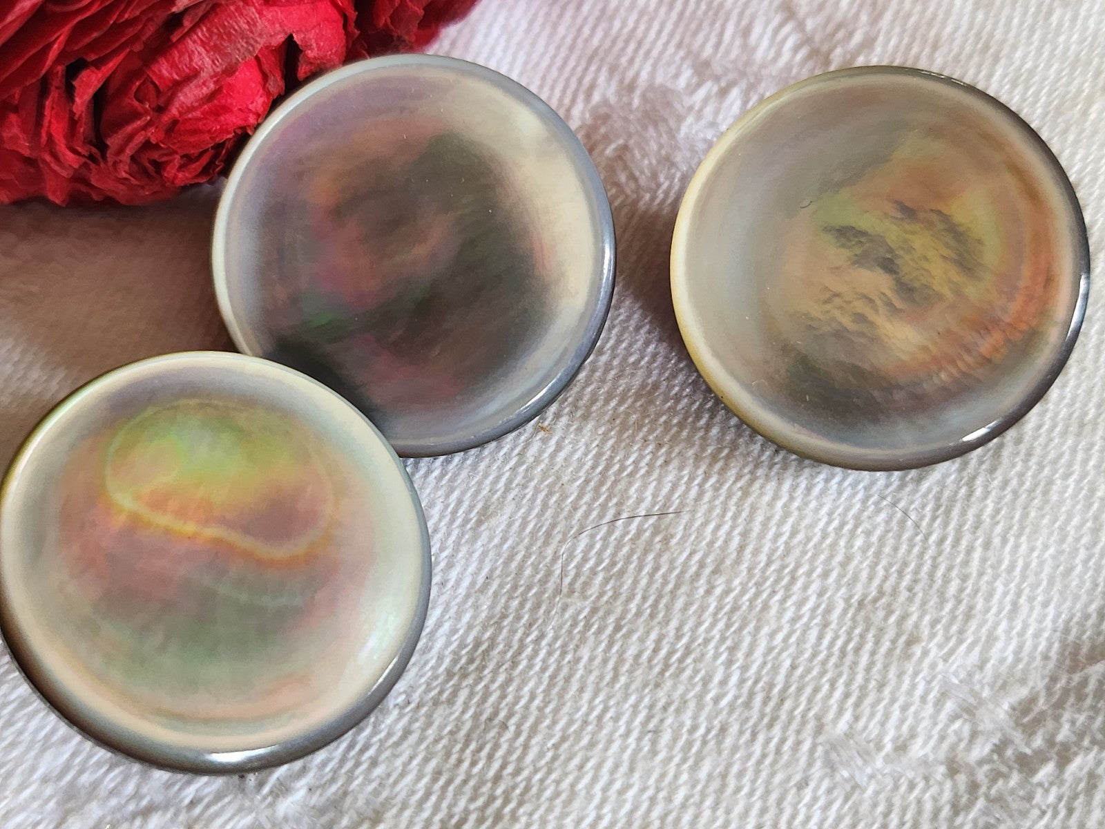 Trio boutons anciens en nacre vintage à  pied  2,2 cm D14I