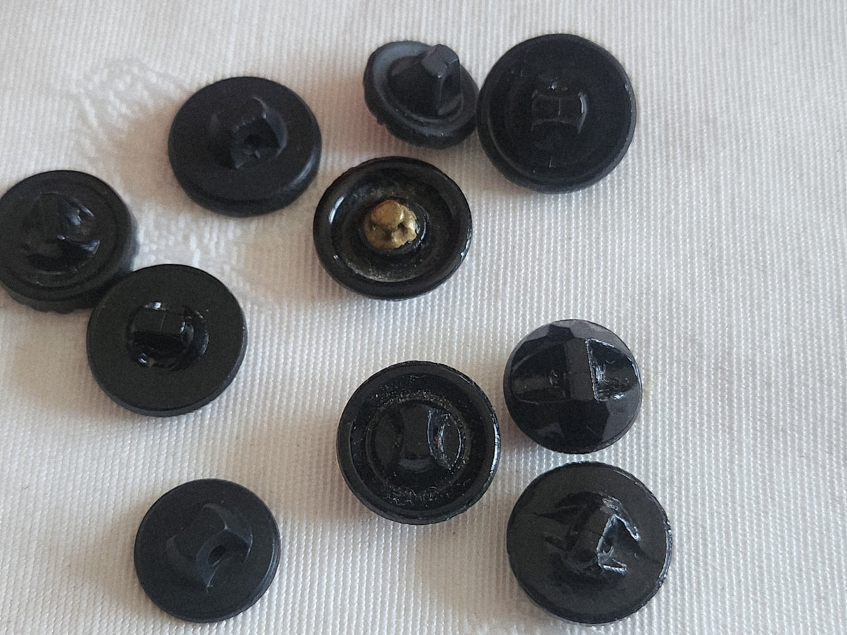Lot 10 boutons anciens vintage  en verre noir  panaché 1,1 à 1,3 cm ref 6236