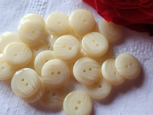 Lot 22  boutons vintage beige veiné 1,8 cm trou ref 1808