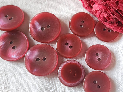 Lot 10 boutons vintage  framboise rose nacré  1,7 cm (6)  2,2 cm (4) ref 2619