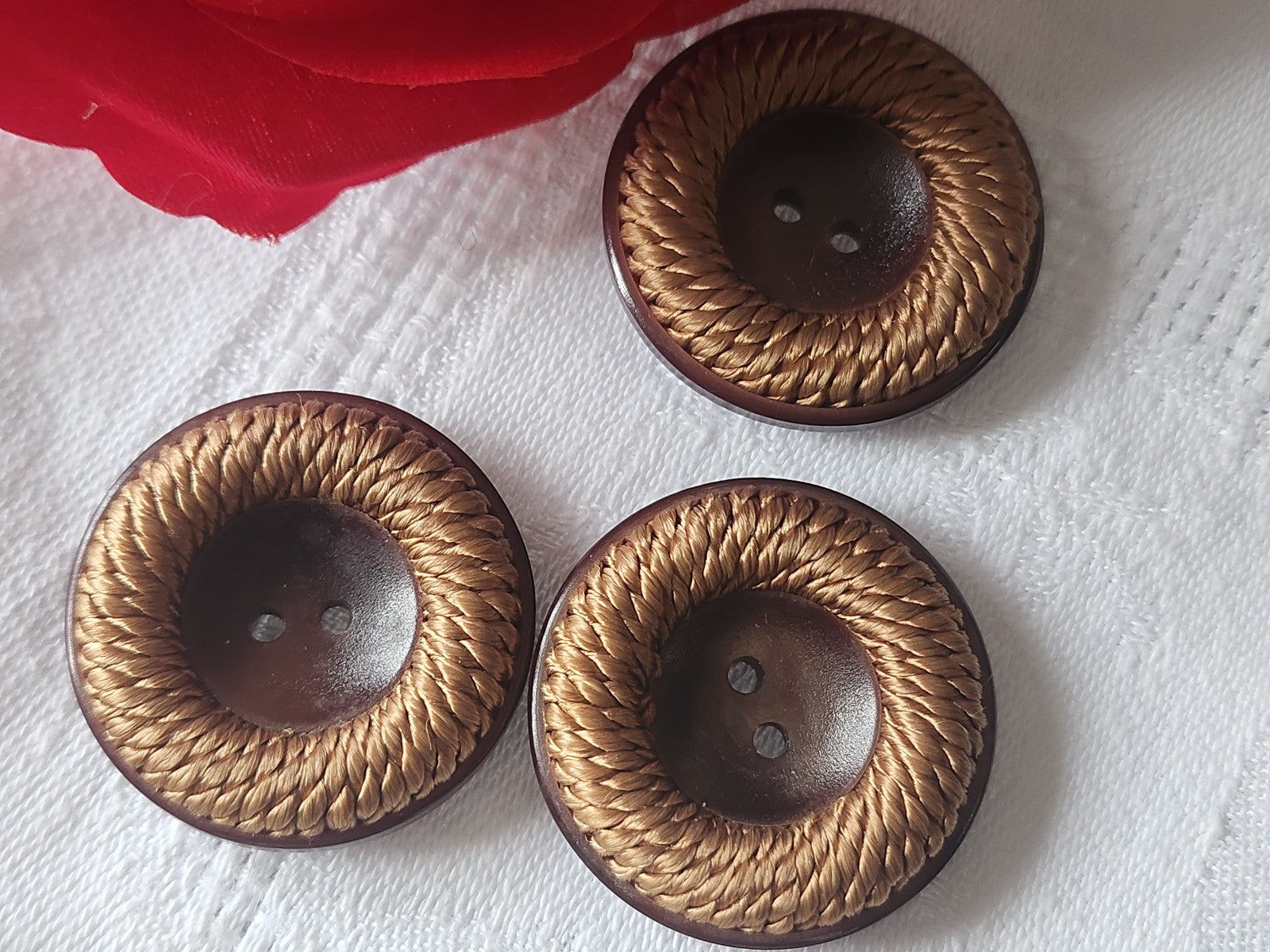 Trio gros bouton ancien vintage passementerie marron 3,3 cm ref 5377
