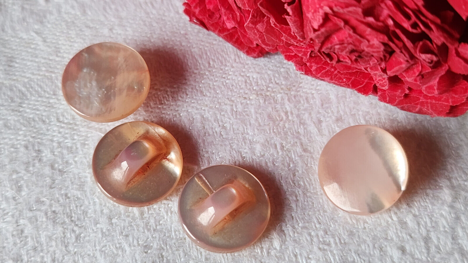 lot 4  boutons anciens en nacre rose à pied petits 1,2 cm D17A