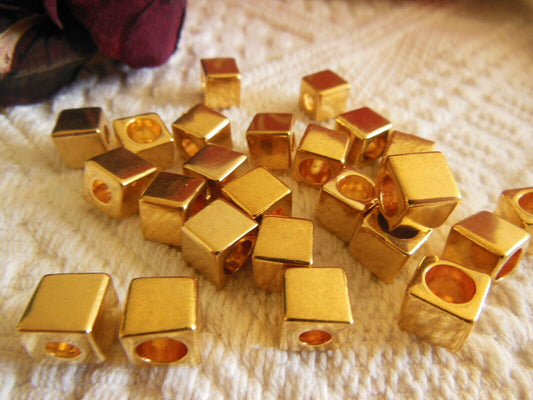Lot 4 embouts pour cordon en métal doré mercerie couture ou création bijoux T17