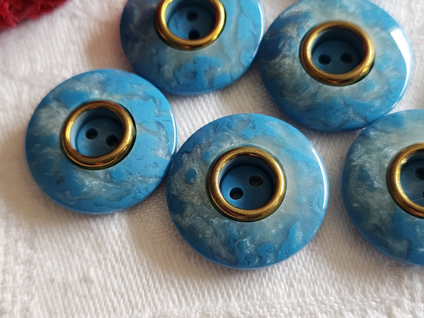 Lot 7  boutons vintage bleu reflet imtation nacre 2,2 cm ref 1212