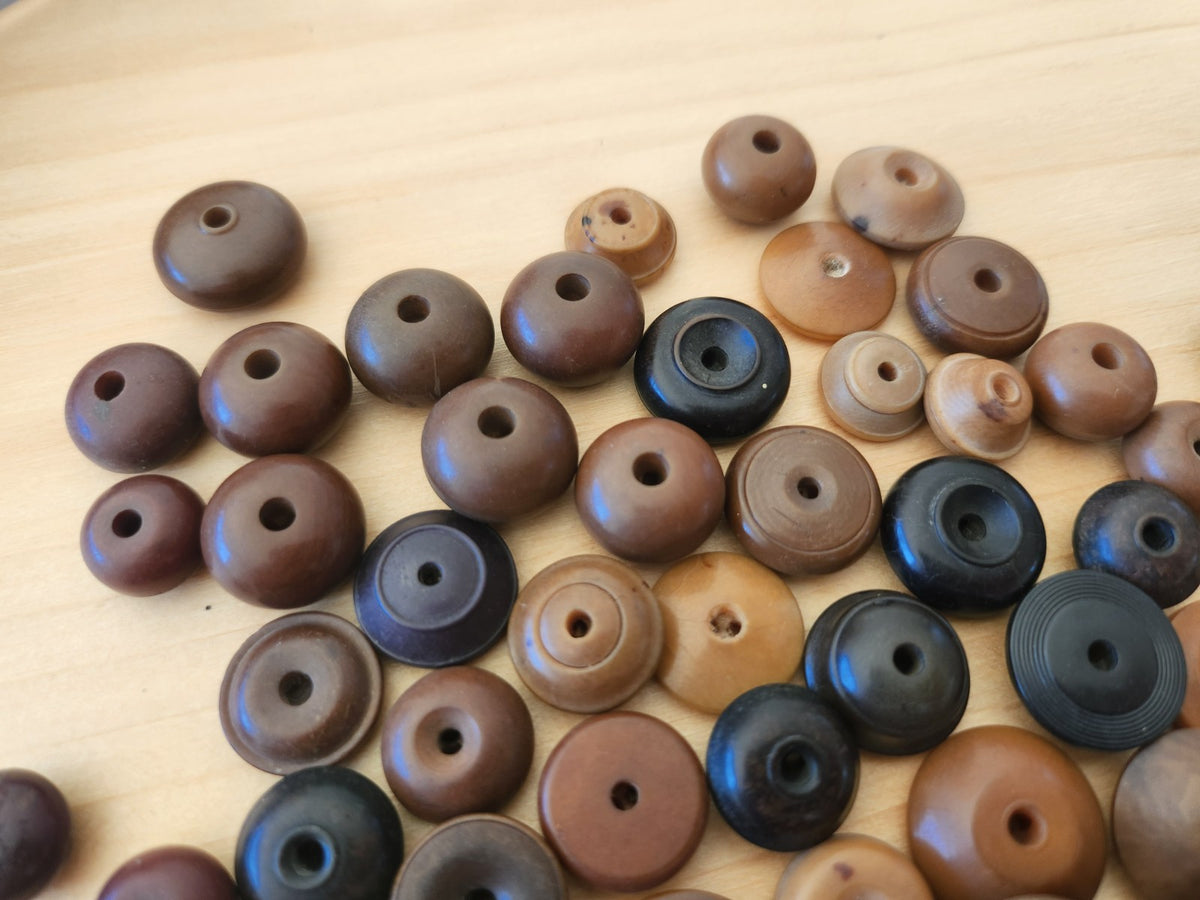 Lot  boutons anciens en corozo dit "sifflets" listing 1,1 à 1,8 cm photo  T10