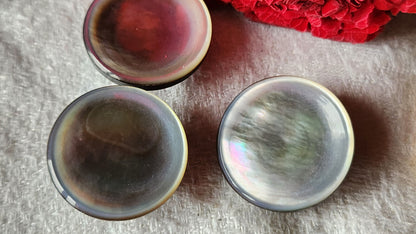 Trio boutons anciens en nacre vintage à  pied  2,2 cm D18E