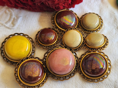 Lot 9 boutons vintage bordure dentelle panaché 1,8 sur 2,6 cm ref 1606