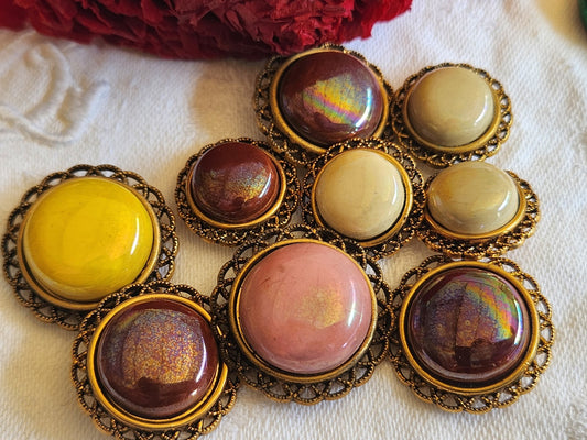 Lot 9 boutons vintage bordure dentelle panaché 1,8 sur 2,6 cm ref 1606