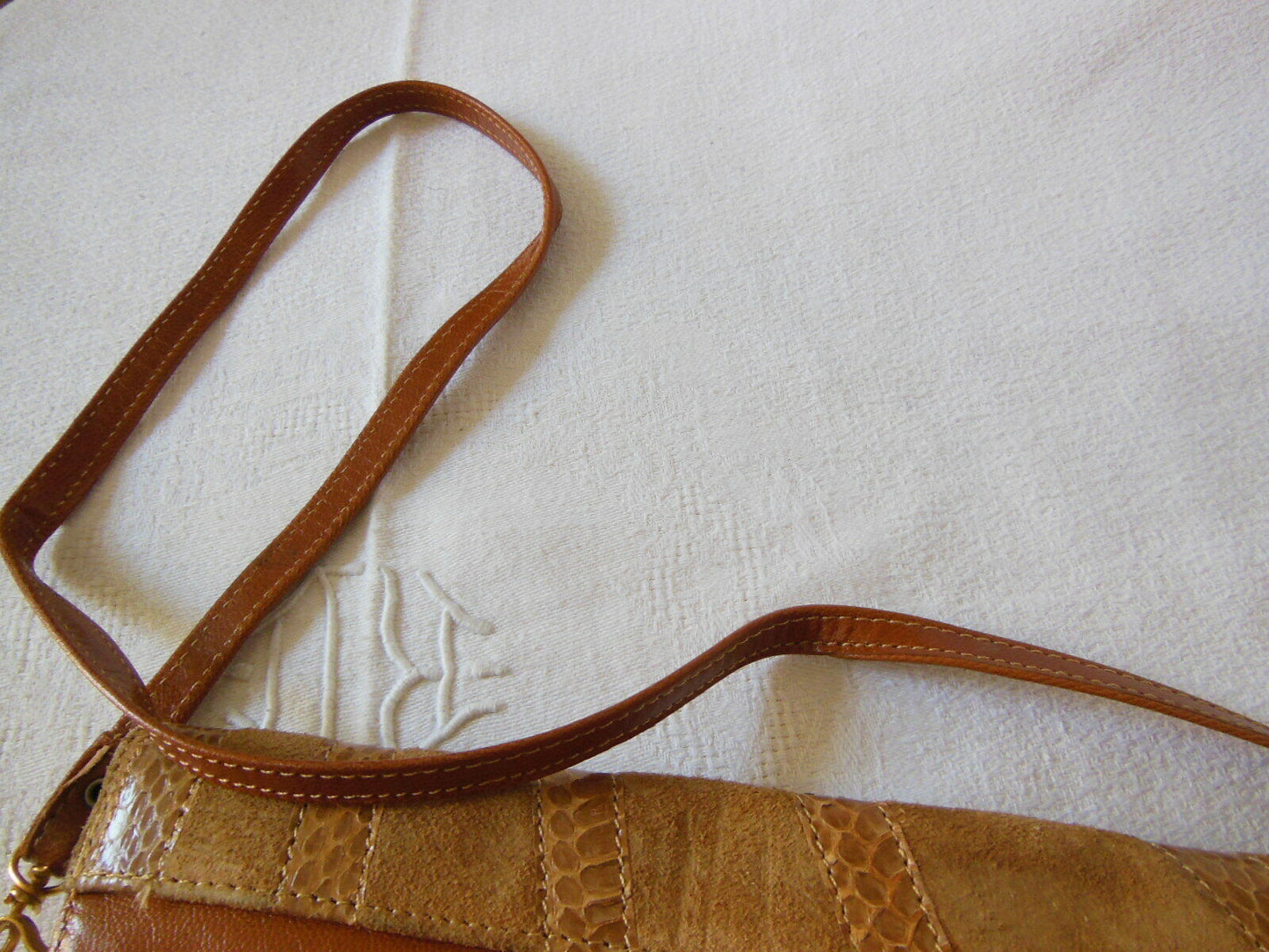 Ancienne grande pochette vintage daim marron clair, cuir Sac à main