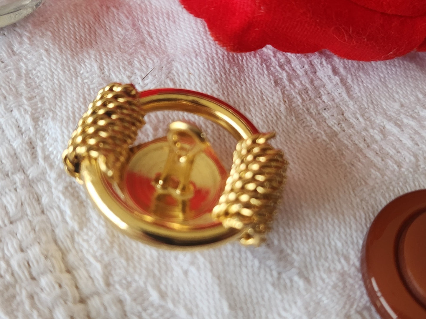 Superbe et gros bouton vintage metal paré de strass doré 2,5 cm ref 3943