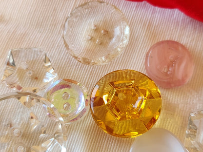 Lot 11 boutons anciens en verre à trous panaché 1,2 à 2,3 cm ref 6621