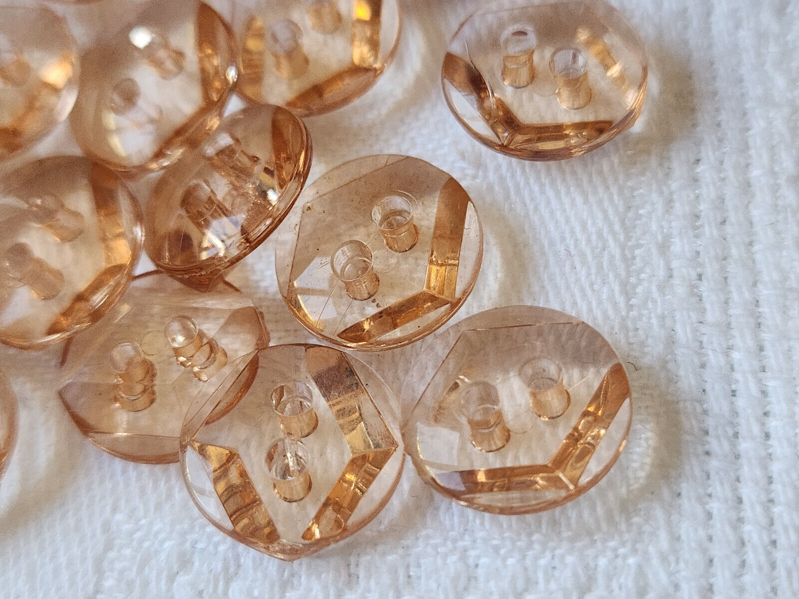 Lot 16 boutons vintage transparent orange plastique trous petits 1,3 cm ref 2968
