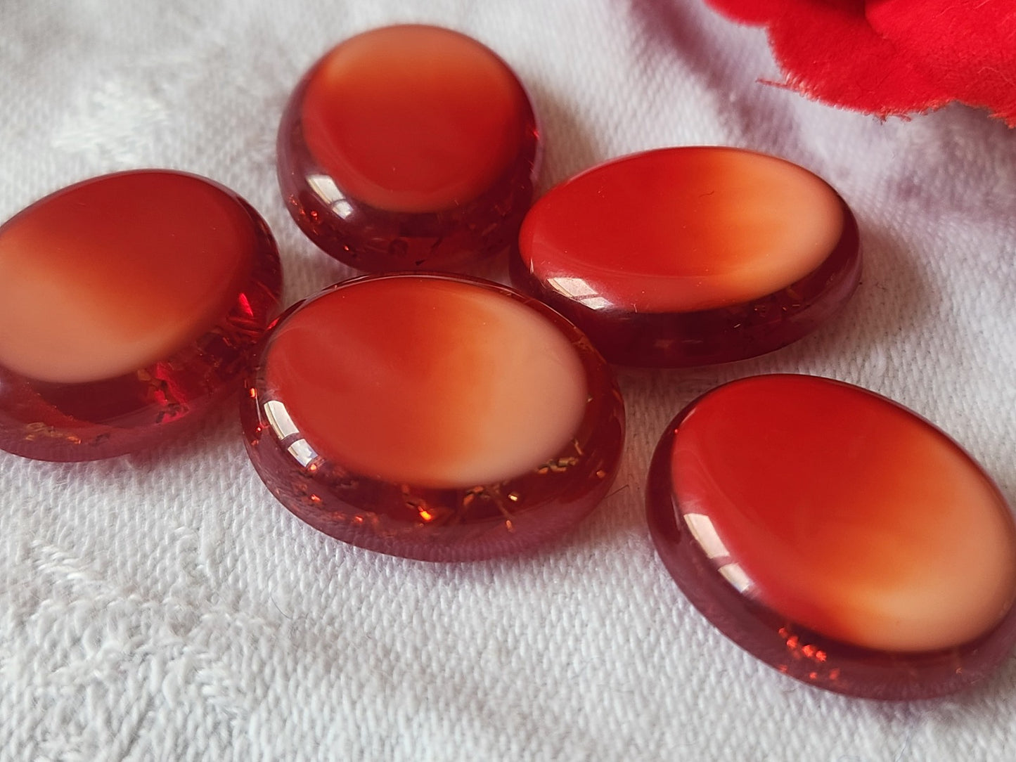 Lot 5 boutons vintage rouge ovale pied 1,8 cm sur 2,2 cm ref 2482
