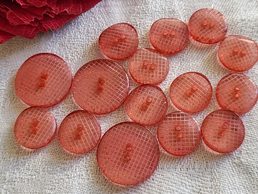 Lot 14 boutons vintage rouge rosé quadrillé panaché 1,3 et 1,8 cm ref 2479