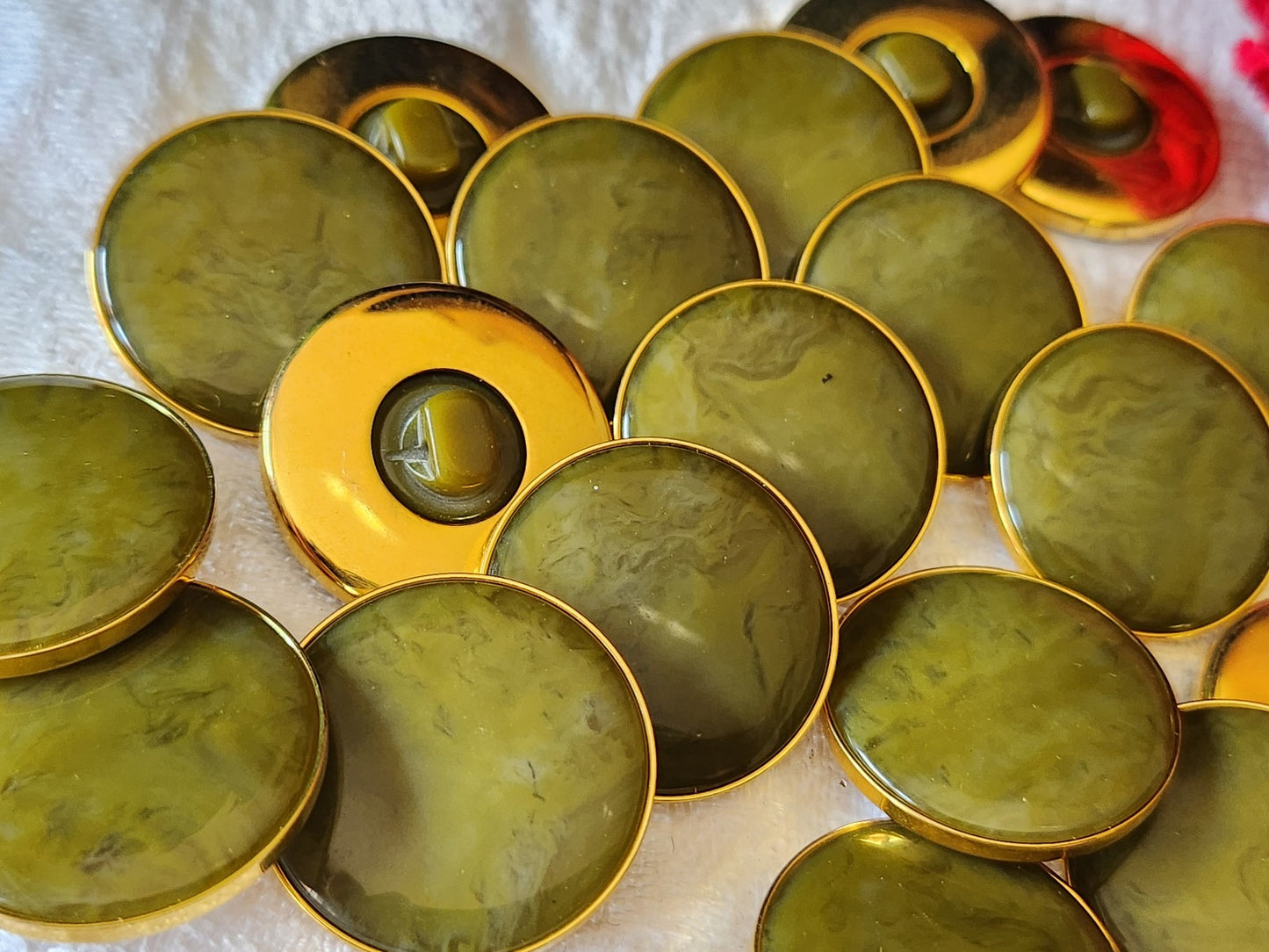 Lot 6 boutons vintage vert veiné monture métal pied plastique 2,3 cm ref 3166