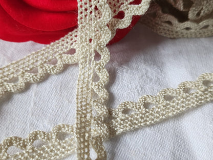 Dentelle vintage beige   coton 3 métres sur 1,2 cm A1