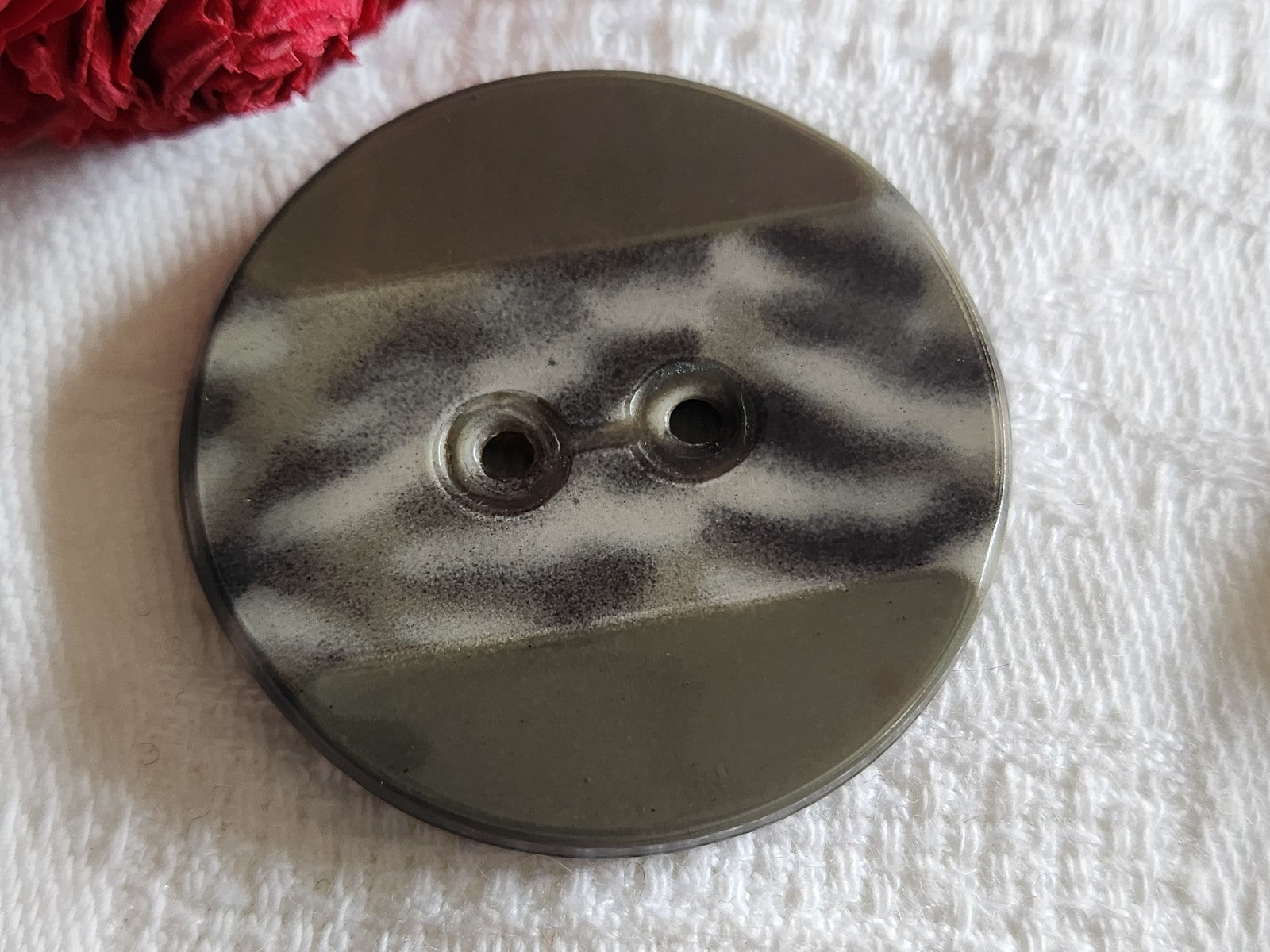 Gros bouton ancien en celluloïd gris collection diamètre: 3,6 cm D14P
