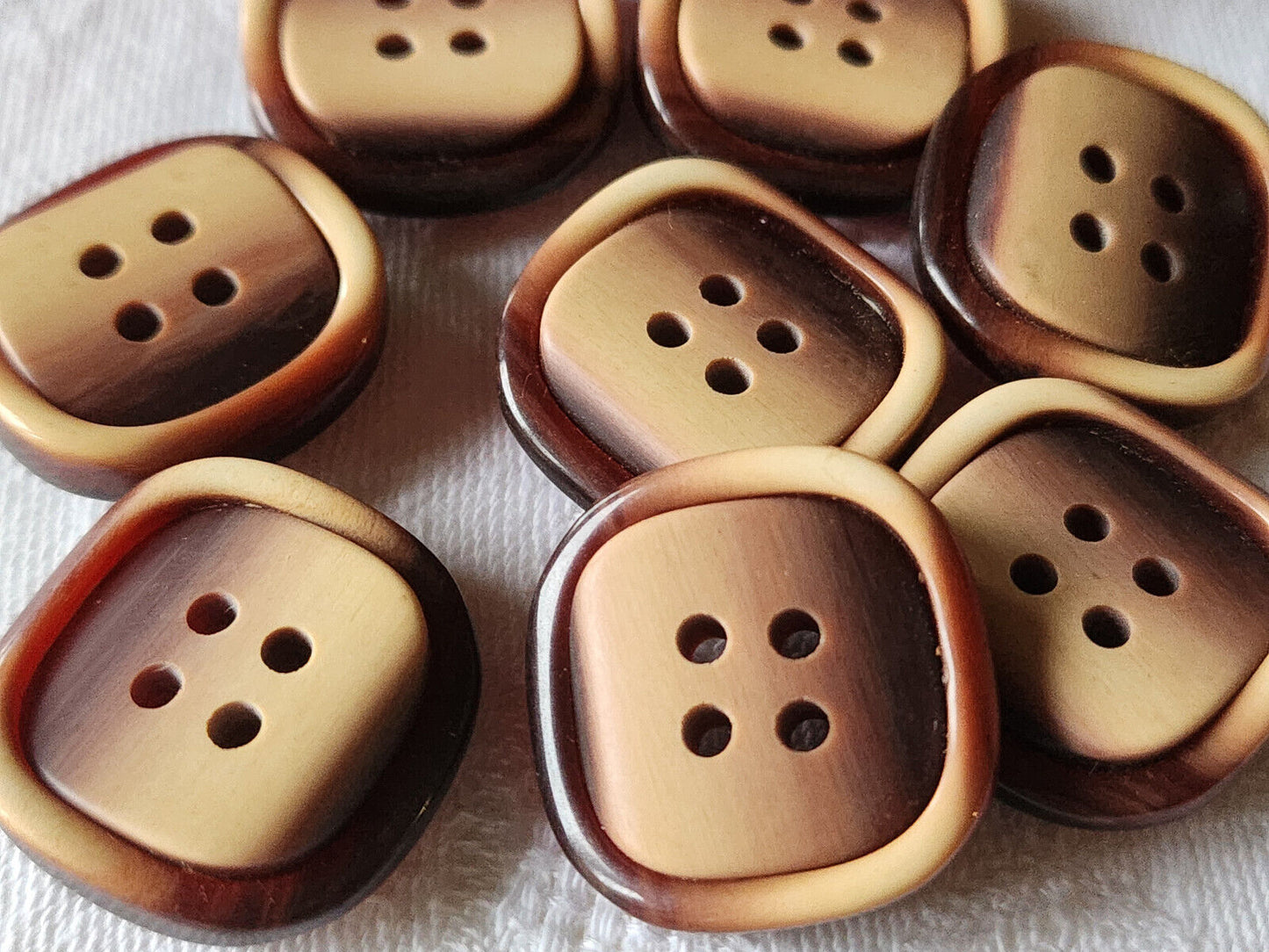 Lot 6 boutons vintage marron beige rouge 2,3 cm ref 718