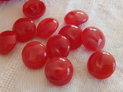 Lot 6 boutons vintage en verre rouge laiteux 1,3 cm ou 13 mm pied ref 6469