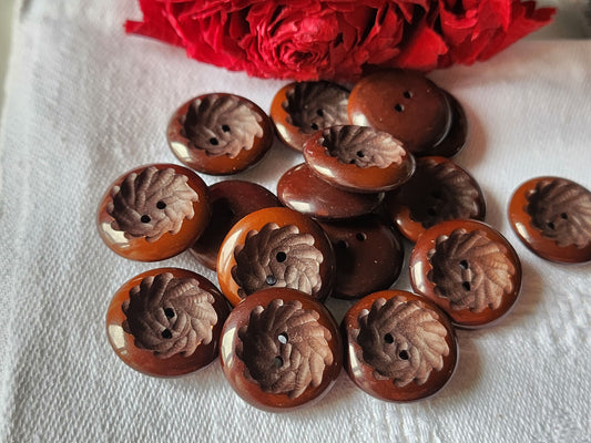 Lot 10 jolis  boutons vintage marron camaieu coeur sculpté 1,8 cm trous ref 3216