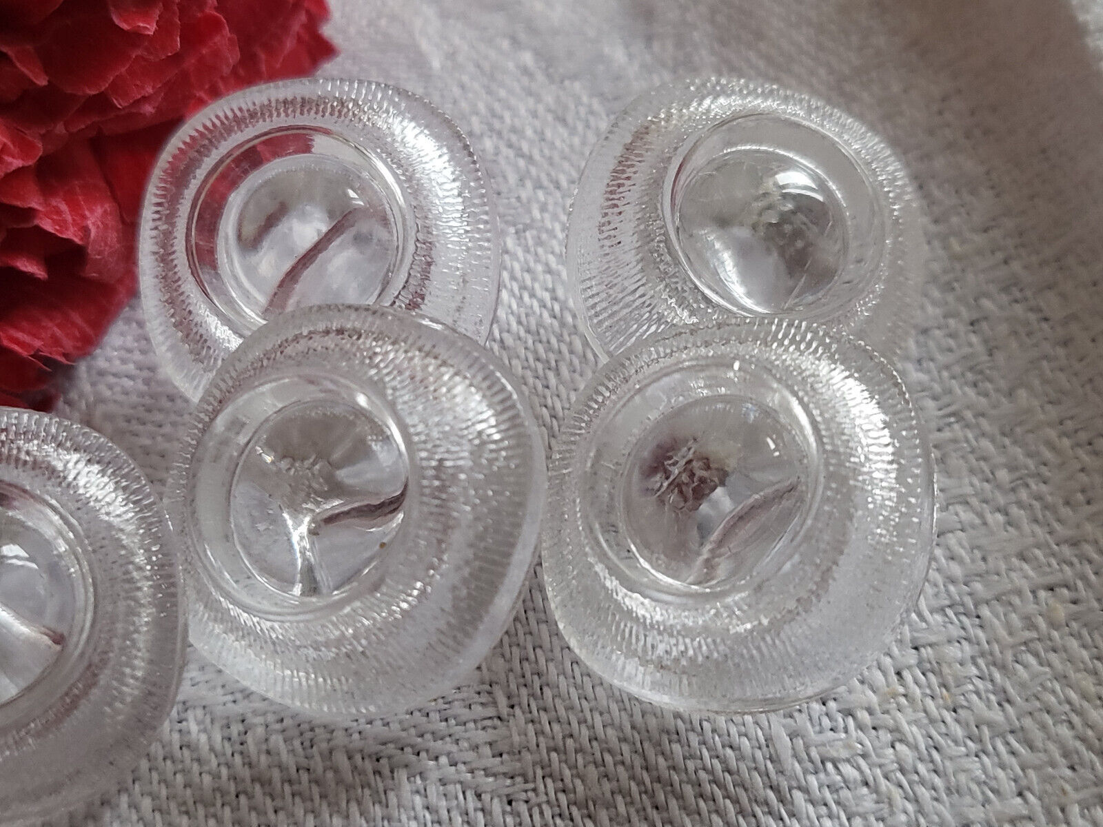 Lot 5 boutons ancien en verre transparent motif haut à pied  1,7 cm ref 5258
