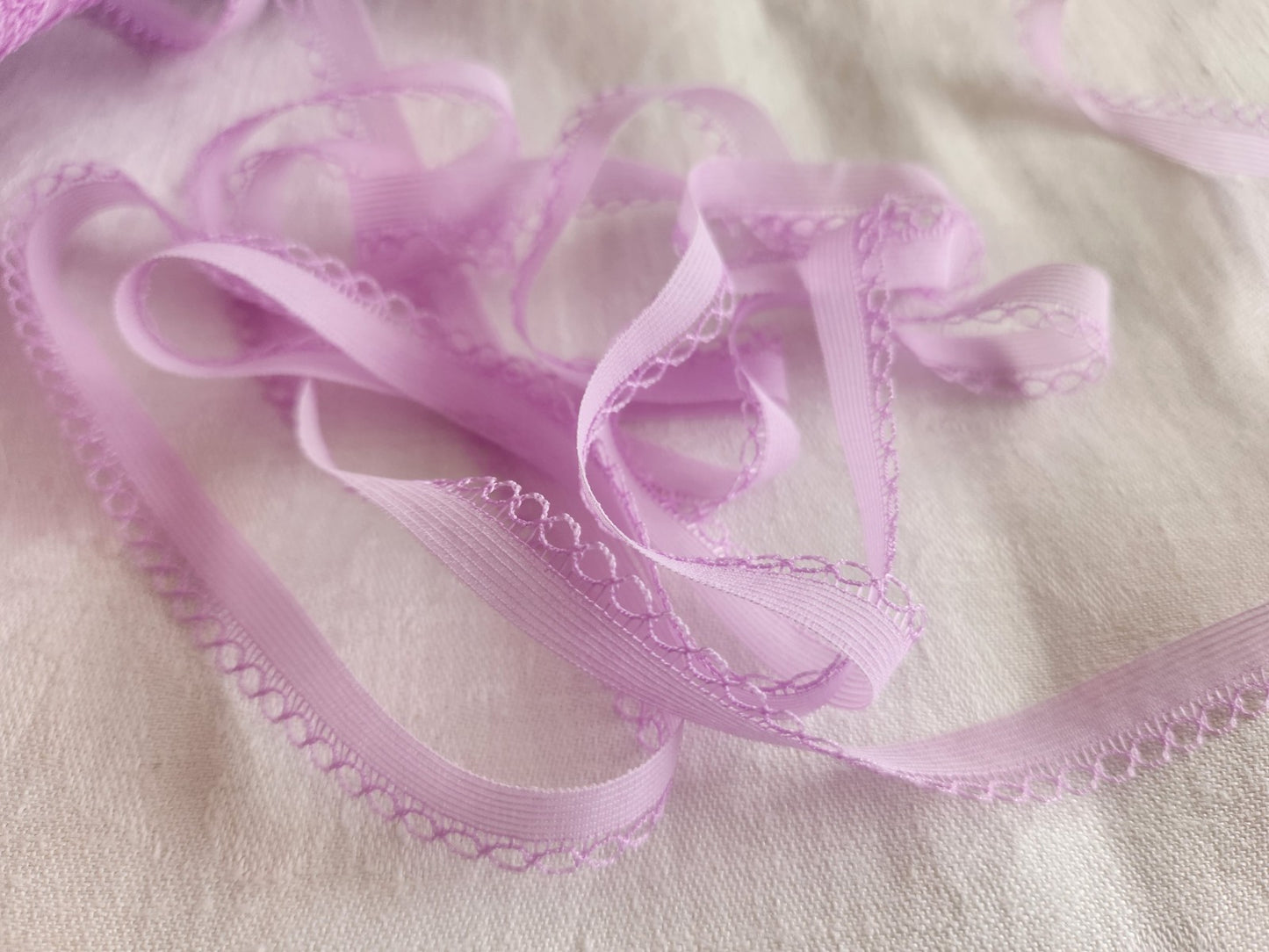 Dentelle vintage violet lilas 5 mètres  sur 1,1 cm A5