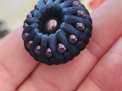Superbe bouton ancien passementerie perlé bleu vintage couturier 2,6 cm  ref 258