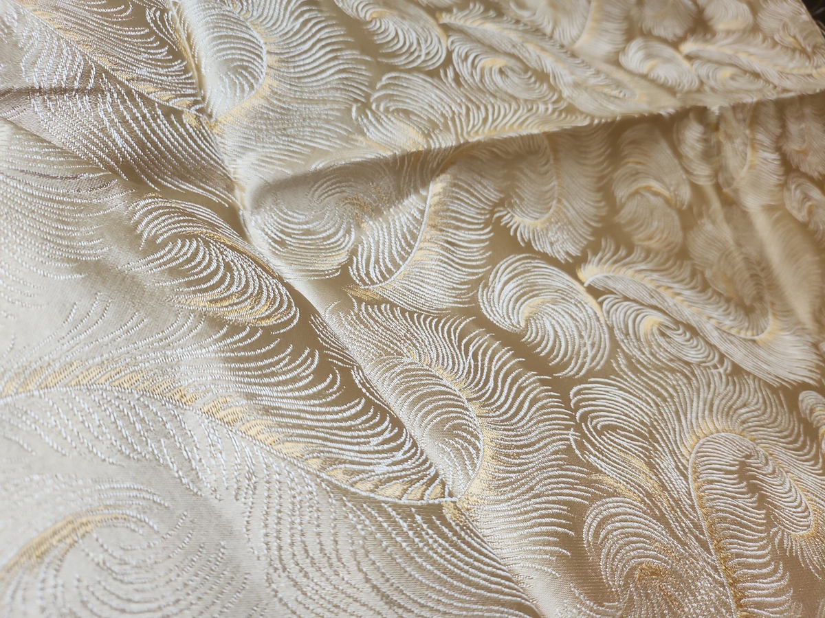 Tissu vintage soyeux beige motif plume broché? 1 m 70 sur 1 m 30 B4