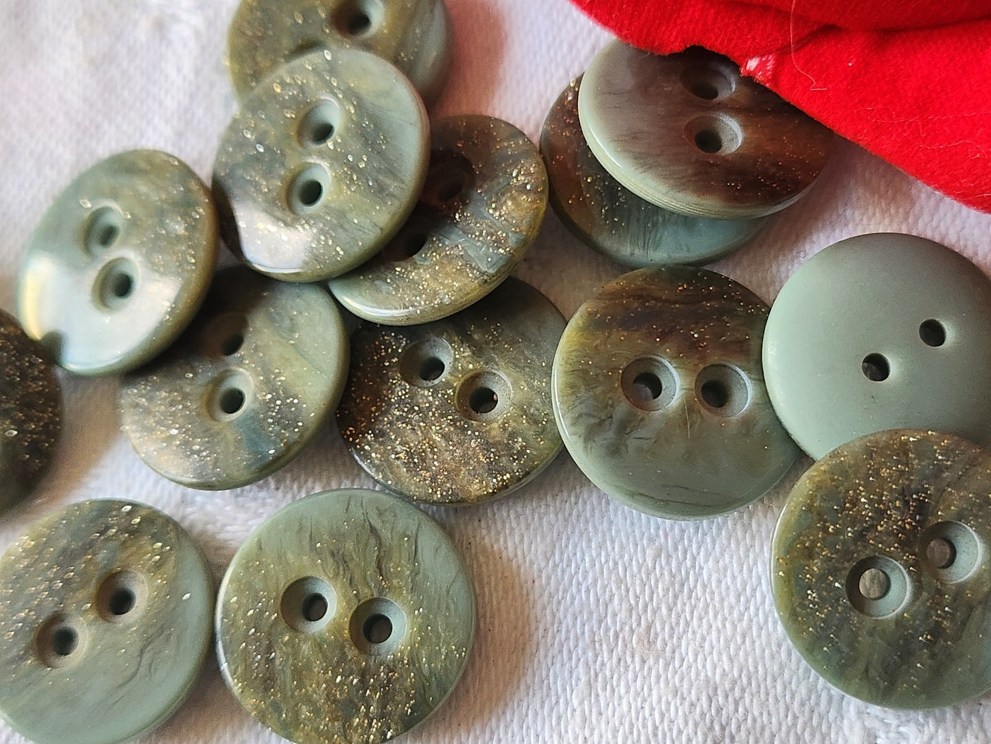 Lot 14  boutons vintage vert? paillette  1,8 cm ref 2833