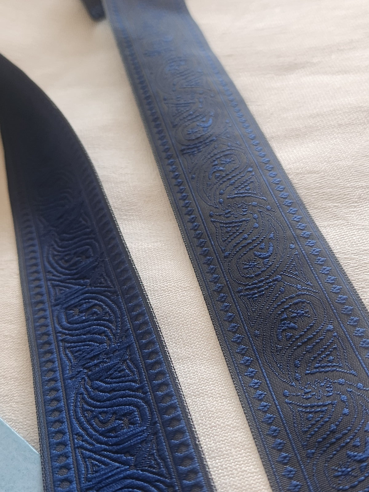 Large galon vintage bleu réversible 2 mètres sur 3 cm noir A5
