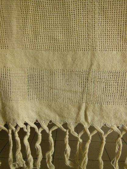 Dessus de lit vintage franges , maille jour petit lit  B6