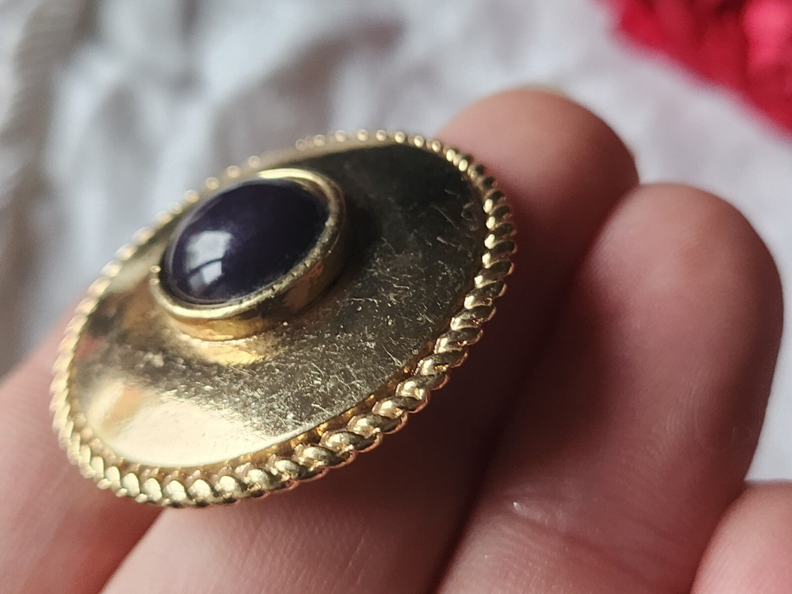 Gros bouton vintage en métal doré  coeur bleu  parurier createur 3,5 cm ref 1422