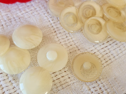 Lot 14 boutons vintage créme beige pied 1,7 et 1,8 cm  17 mm 18 mm ref 6508