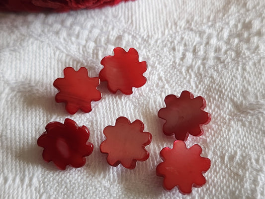 Lot 6  boutons anciens en nacre travaillé rouge  1/1,1 cm pied ref 165