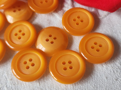 Lot 12 boutons orange 4 trous vintage mercerie 1,7 cm ref 345