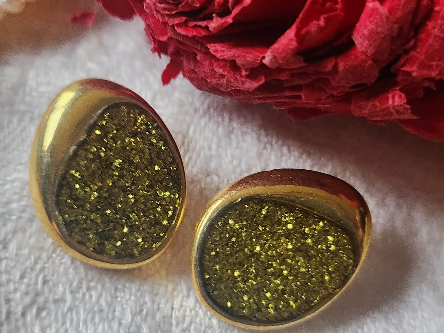 Duo boutons vintage en métal doré paillette vert pied 1,5 sur 1,9  cm G16I