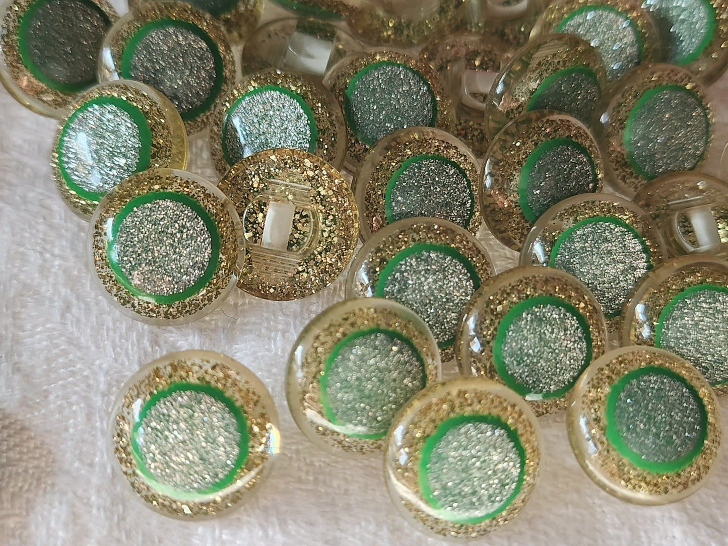 Lot 12 petits boutons vintage à pied paillette verte 1,2 cm ref 2774