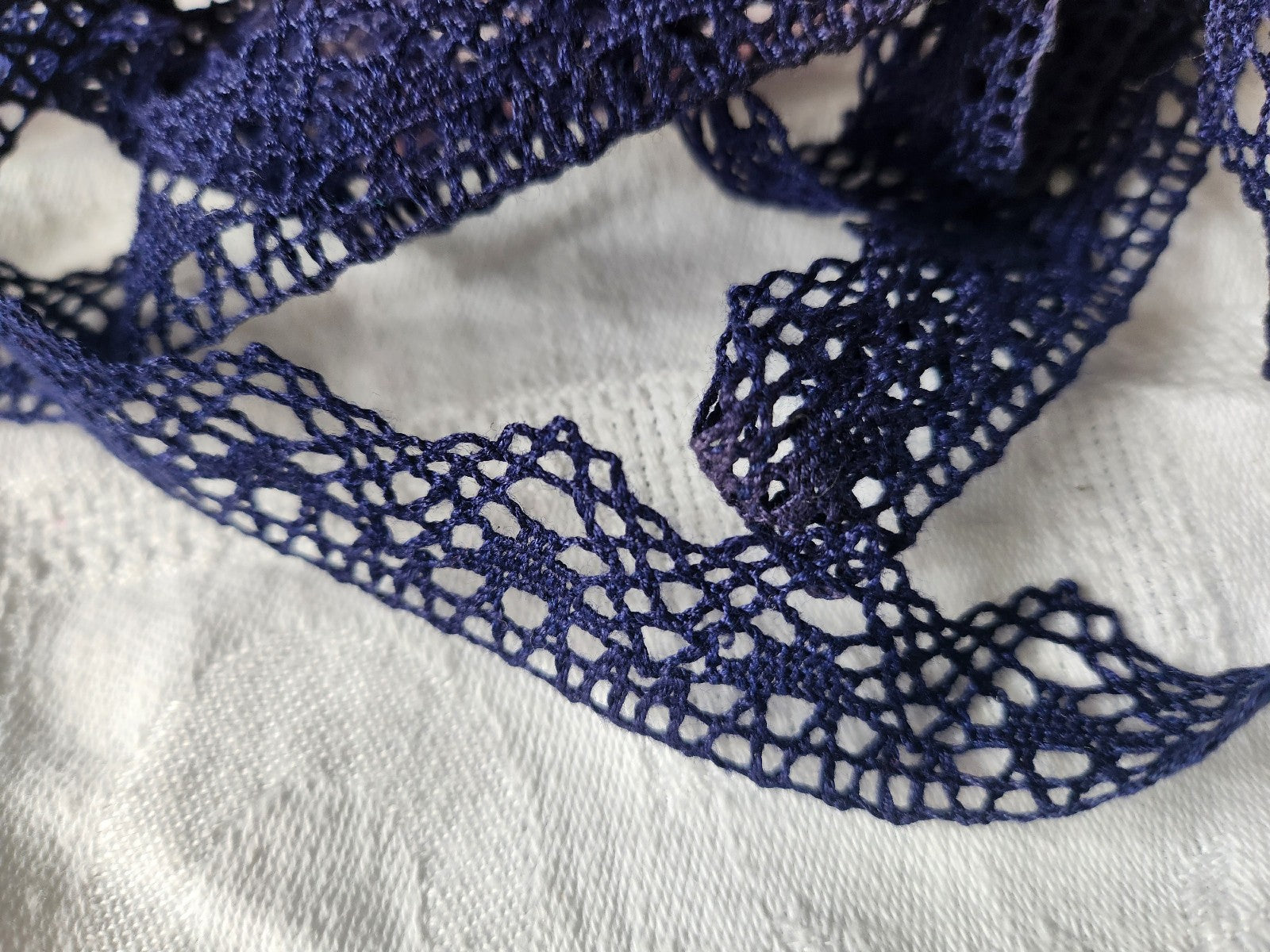 Dentelle vintage bleu foncé coton  3 métres sur 2 cm A3