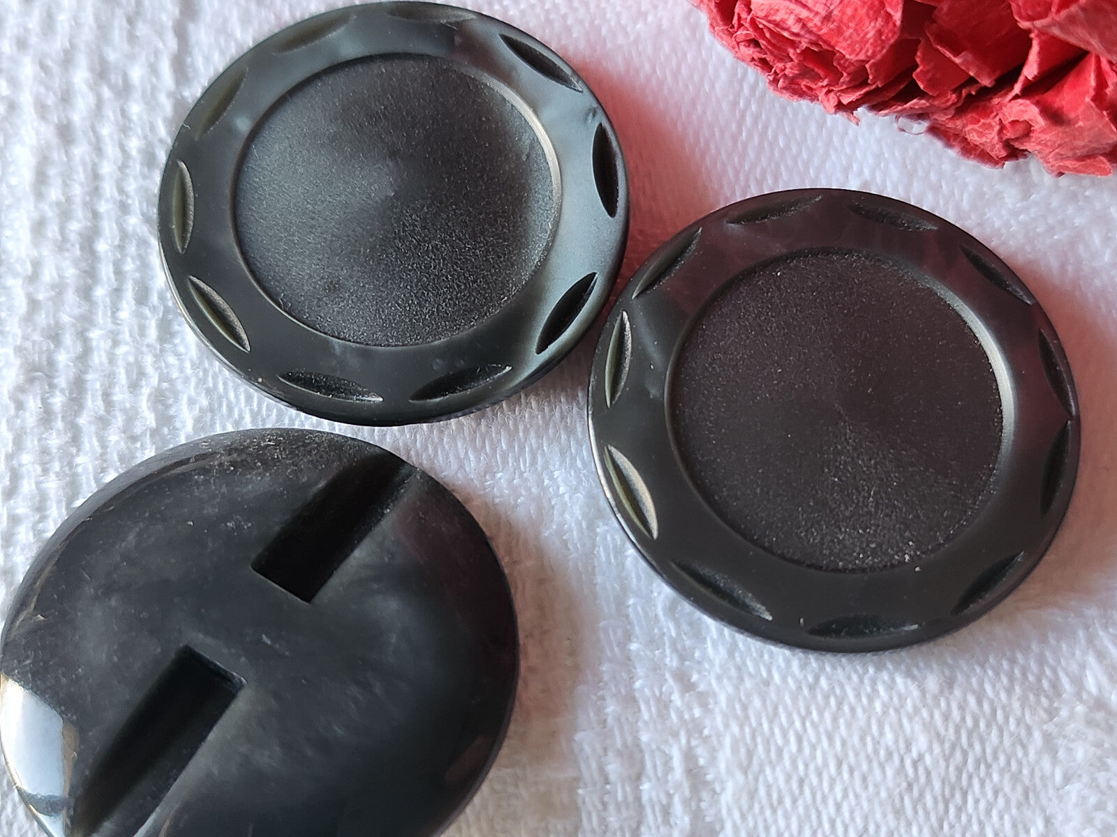 Trio gros boutons vintage gris travaillé  pied 2,7 cm ref 5793
