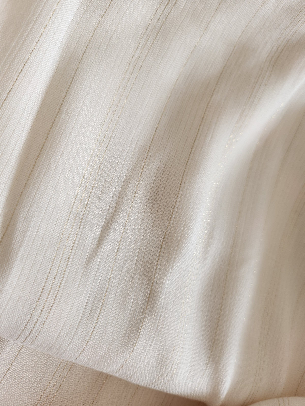 Grand coupon de tissu blanc fil doré mou 1 m51 sur 3 mètres B8