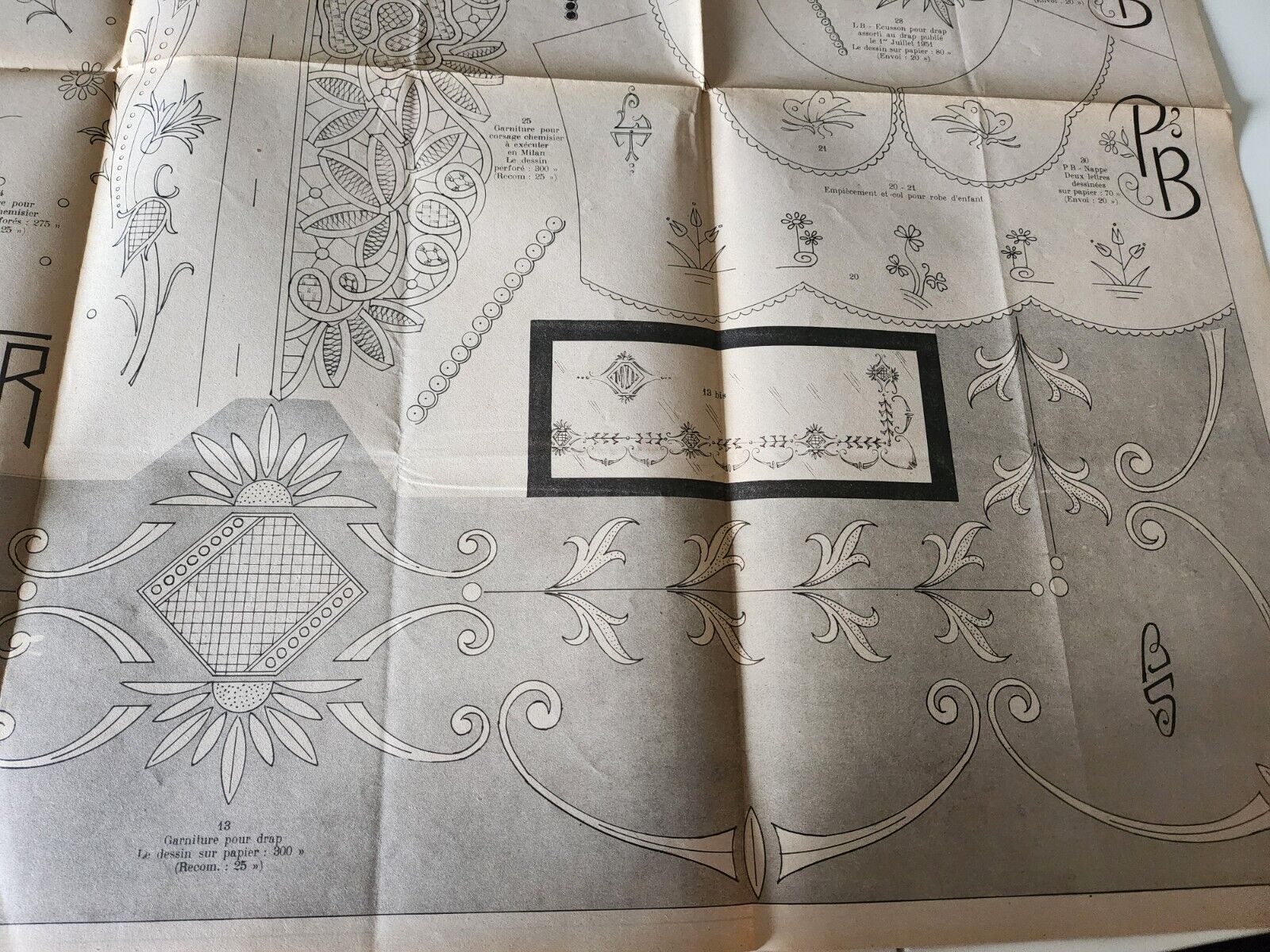 Le journal des brodeuses 1952  n° 683 alphabet combinaison berceau corsage