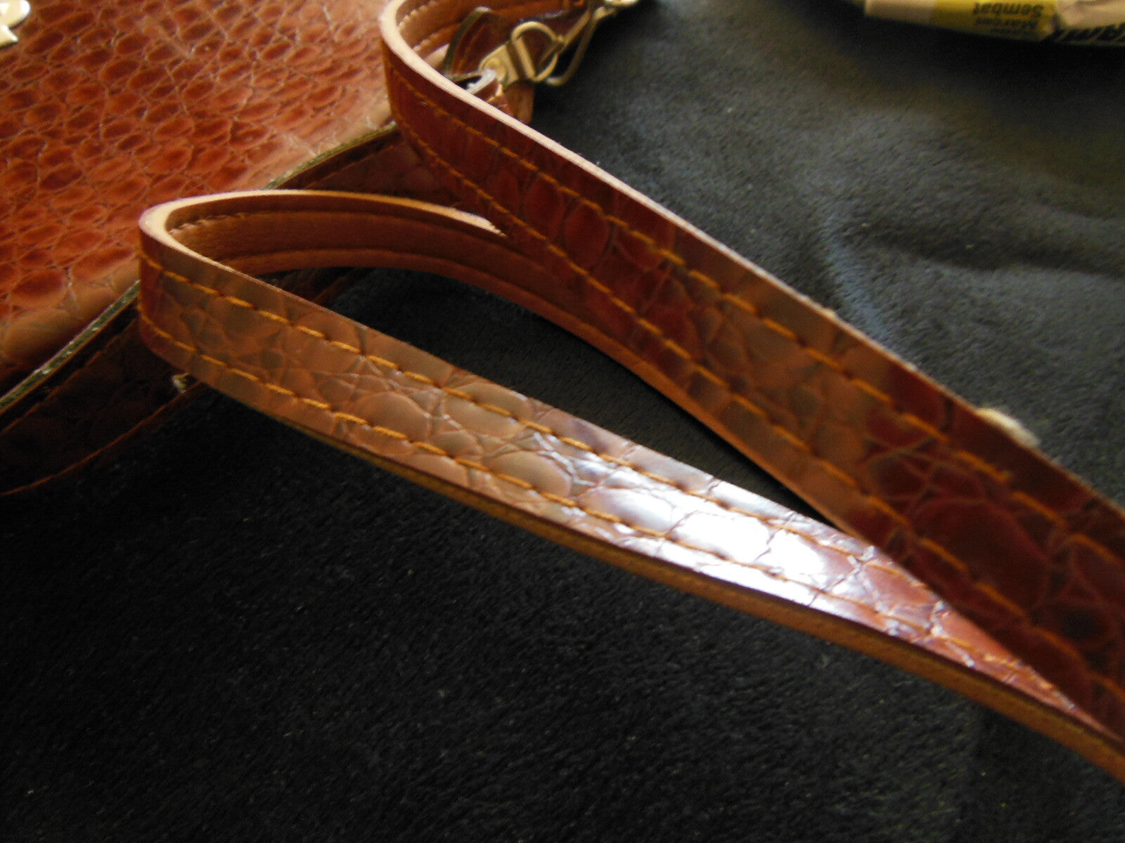 Superbe sac à main ancien marron effet reptile  très bel état grand besace