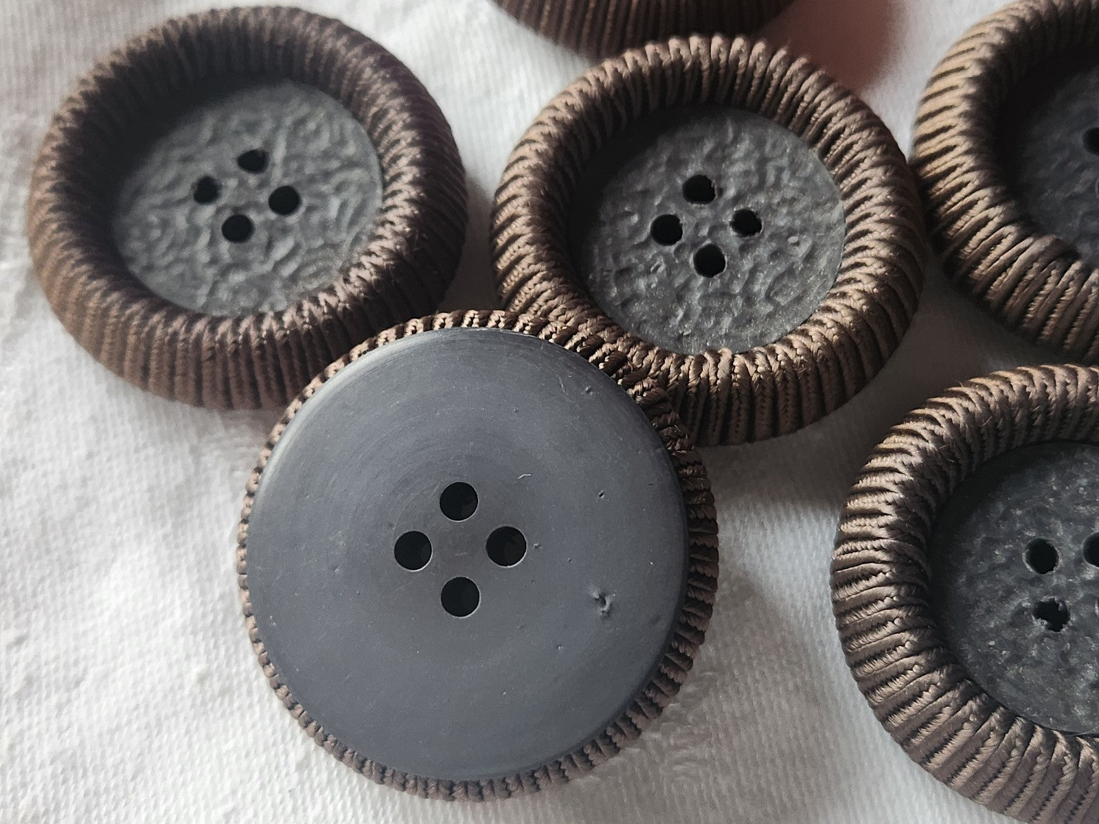 Lot 6 énormes  boutons ancien vintage passementerie marron  3,8 cm ref 3876 **