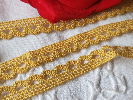 Dentelle vintage jaune moutarde coton 3 métres sur 1,2 cm A3
