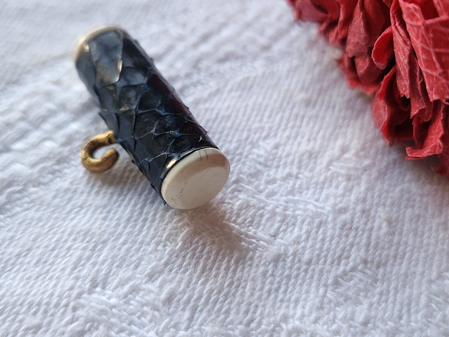 Collection bouton ancien tube repyile bleu 2,4 cm sur 0,7 cm D9A